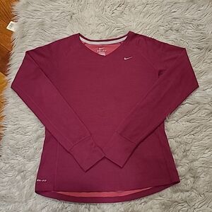 Nike women's dri fit magenta vneck long‎ sleeve shirt size medium
